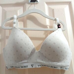 Victoria Secret T-shirt Lightly Lined Wireless White Bra Size 32C NWOT